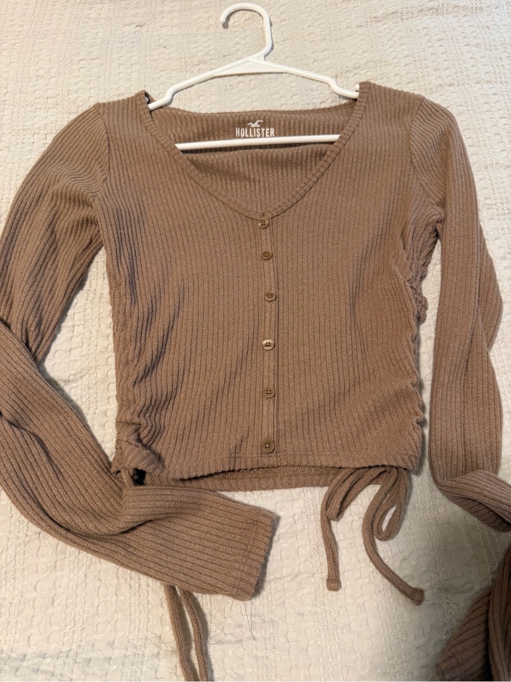 Hollister Ribbed Button-Front Long Sleeve Crop Top in Taupe Brown